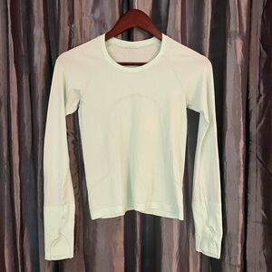 Lululemon Swiftly Tech Long-Sleeve Shirt 2.0 *Race Length
Kohlrabi Green size 2